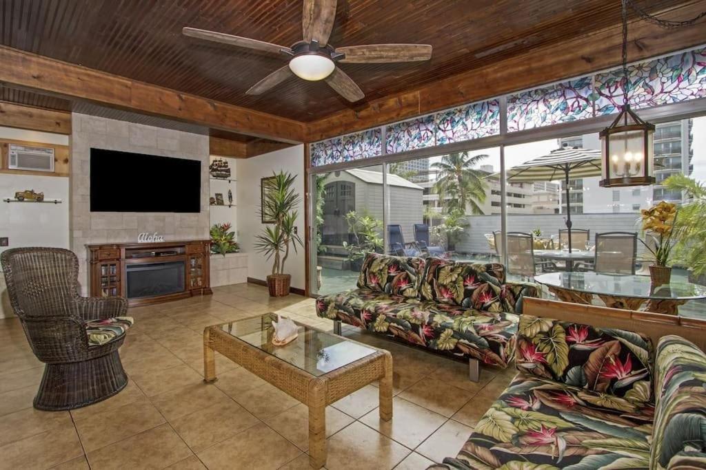 Hawaiian King Aparthotel Honolulu Exterior photo